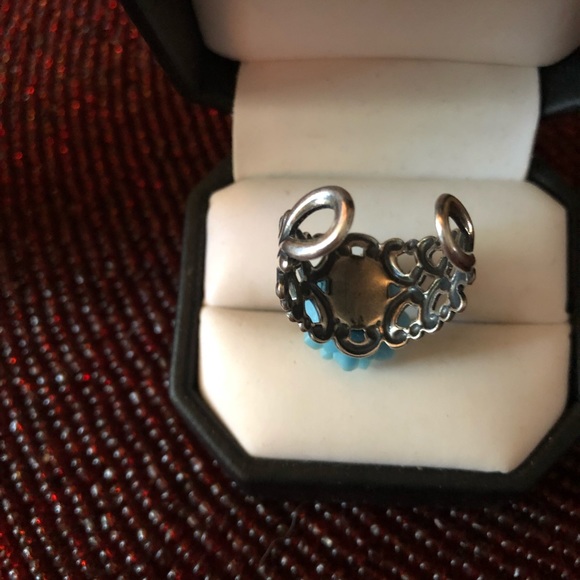 Vintage Flower Ring - Picture 4 of 5